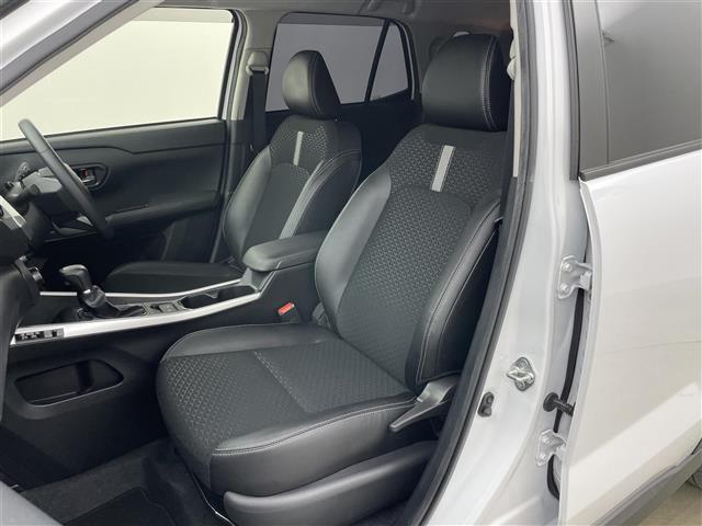 ロッキー プレミアムＧ　ＨＥＶ　純正９インチナビ　パノラマモニター　ドライブレコーダー　ＬＥＤライト　レーダークルーズコントロール　シートヒーター　ハーフレザーシート　プッシュスタート　オートライト　地デジＴＶ　衝突軽減ブレーキ（11枚目）