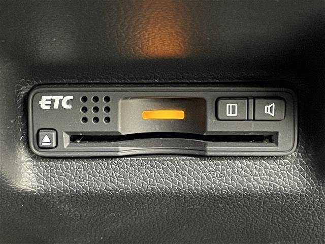 シャトル ハイブリッドＸ　純正ナビ　バックカメラ　衝突軽減ブレーキ　クルーズコントロール　ハーフレザーシート　前後ドライブレコーダー　ビルトインＥＴＣ　ＬＥＤヘッドライト　フォグライト　パドルシフト　スマートキー２本　マット（6枚目）