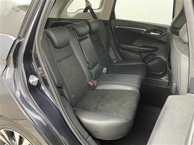 シャトル ハイブリッドＸ　純正ナビ　バックカメラ　衝突軽減ブレーキ　クルーズコントロール　ハーフレザーシート　前後ドライブレコーダー　ビルトインＥＴＣ　ＬＥＤヘッドライト　フォグライト　パドルシフト　スマートキー２本　マット（9枚目）