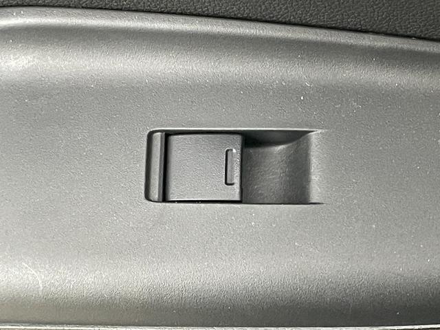 シャトル ハイブリッドＸ　純正ナビ　バックカメラ　衝突軽減ブレーキ　クルーズコントロール　ハーフレザーシート　前後ドライブレコーダー　ビルトインＥＴＣ　ＬＥＤヘッドライト　フォグライト　パドルシフト　スマートキー２本　マット（48枚目）