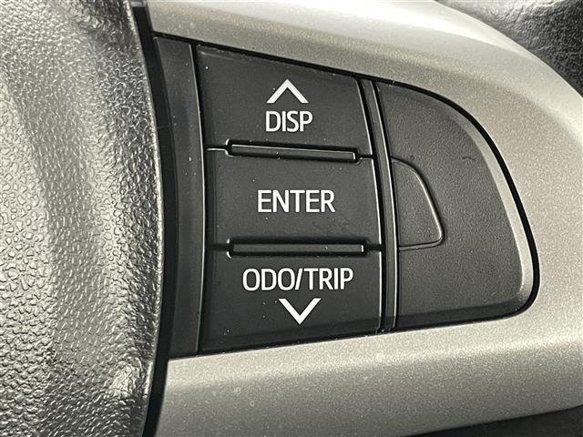 【ステアリングスイッチ】手元のボタンから、オーディオやナビなどの操作ができるので、よそ見をせずに安全に運転に集中できます！