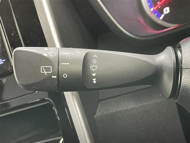 【運転席操作部】『運転席周辺の装備』の画像になります。快適なドライブを楽しむための機能が装備されています！運転席から触れるので使いやすいです！