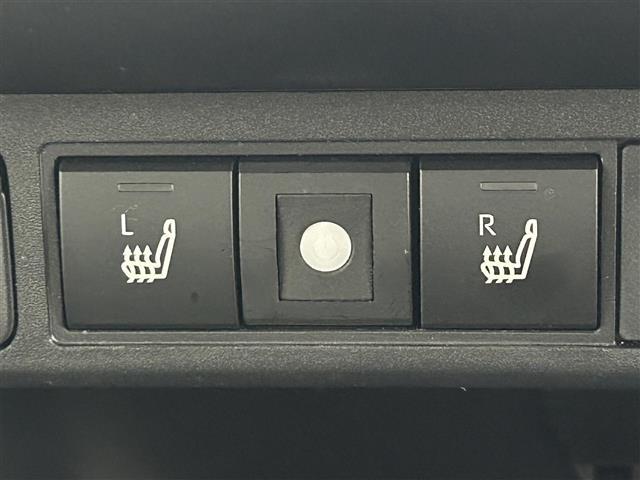 ヤリスクロス ハイブリッドＺ　純正８インチナビ　パノラミックビューモニター　シートヒーター　ステアリングヒーター　ドライブレコーダー　ビルトインＥＴＣ　ＬＥＤヘッドライト　オートハイビーム　ブラインドスポットモニター　スマートキー（7枚目）