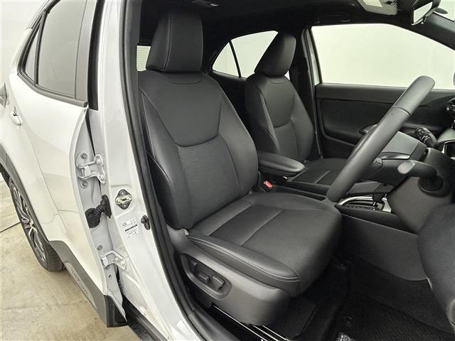 ヤリスクロス ハイブリッドＺ　純正８インチナビ　パノラミックビューモニター　シートヒーター　ステアリングヒーター　ドライブレコーダー　ビルトインＥＴＣ　ＬＥＤヘッドライト　オートハイビーム　ブラインドスポットモニター　スマートキー（8枚目）