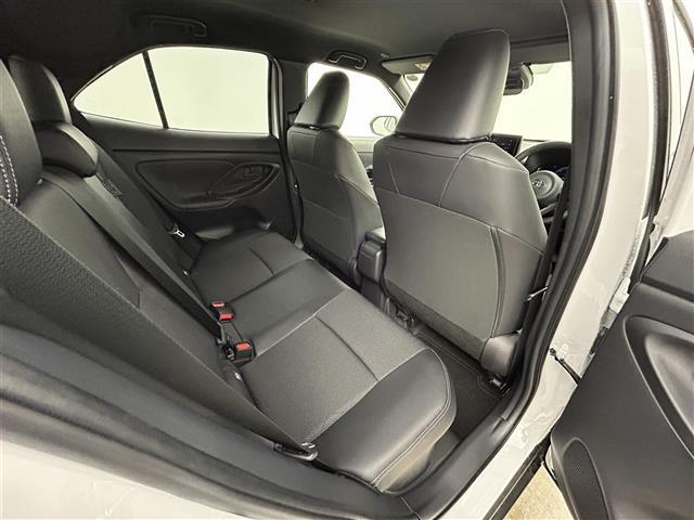 ヤリスクロス ハイブリッドＺ　純正８インチナビ　パノラミックビューモニター　シートヒーター　ステアリングヒーター　ドライブレコーダー　ビルトインＥＴＣ　ＬＥＤヘッドライト　オートハイビーム　ブラインドスポットモニター　スマートキー（9枚目）