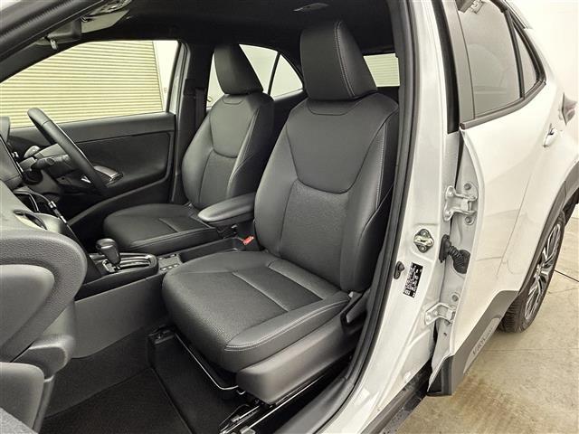 ヤリスクロス ハイブリッドＺ　純正８インチナビ　パノラミックビューモニター　シートヒーター　ステアリングヒーター　ドライブレコーダー　ビルトインＥＴＣ　ＬＥＤヘッドライト　オートハイビーム　ブラインドスポットモニター　スマートキー（11枚目）