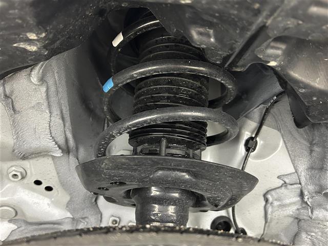 ヤリスクロス ハイブリッドＺ　純正８インチナビ　パノラミックビューモニター　シートヒーター　ステアリングヒーター　ドライブレコーダー　ビルトインＥＴＣ　ＬＥＤヘッドライト　オートハイビーム　ブラインドスポットモニター　スマートキー（22枚目）