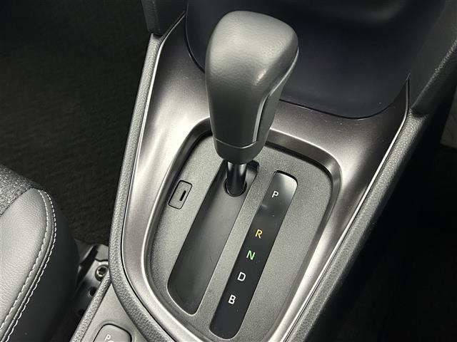 ヤリスクロス ハイブリッドＺ　純正８インチナビ　パノラミックビューモニター　シートヒーター　ステアリングヒーター　ドライブレコーダー　ビルトインＥＴＣ　ＬＥＤヘッドライト　オートハイビーム　ブラインドスポットモニター　スマートキー（42枚目）