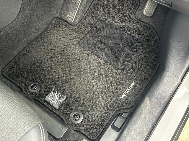 ヤリスクロス ハイブリッドＺ　純正８インチナビ　パノラミックビューモニター　シートヒーター　ステアリングヒーター　ドライブレコーダー　ビルトインＥＴＣ　ＬＥＤヘッドライト　オートハイビーム　ブラインドスポットモニター　スマートキー（46枚目）