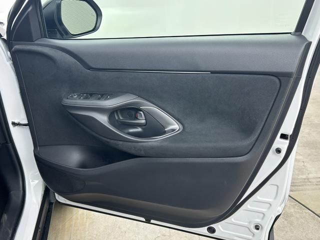 ヤリスクロス ハイブリッドＺ　純正８インチナビ　パノラミックビューモニター　シートヒーター　ステアリングヒーター　ドライブレコーダー　ビルトインＥＴＣ　ＬＥＤヘッドライト　オートハイビーム　ブラインドスポットモニター　スマートキー（50枚目）