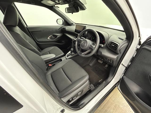 ヤリスクロス ハイブリッドＺ　純正８インチナビ　パノラミックビューモニター　シートヒーター　ステアリングヒーター　ドライブレコーダー　ビルトインＥＴＣ　ＬＥＤヘッドライト　オートハイビーム　ブラインドスポットモニター　スマートキー（51枚目）