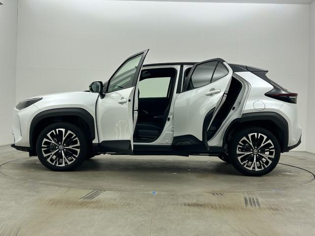 ヤリスクロス ハイブリッドＺ　純正８インチナビ　パノラミックビューモニター　シートヒーター　ステアリングヒーター　ドライブレコーダー　ビルトインＥＴＣ　ＬＥＤヘッドライト　オートハイビーム　ブラインドスポットモニター　スマートキー（70枚目）