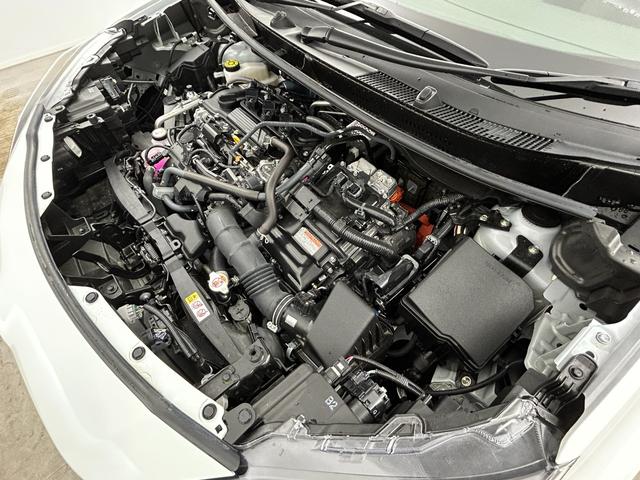 ヤリスクロス ハイブリッドＺ　純正８インチナビ　パノラミックビューモニター　シートヒーター　ステアリングヒーター　ドライブレコーダー　ビルトインＥＴＣ　ＬＥＤヘッドライト　オートハイビーム　ブラインドスポットモニター　スマートキー（75枚目）