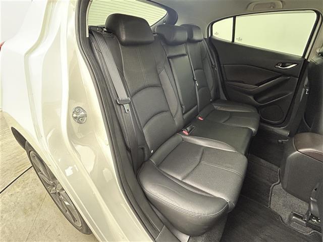 アクセラスポーツ ＸＤ　Ｌパッケージ　サンルーフ　ＢＯＳＥサウンド　純正ナビ　バックカメラ　レーダークルーズコントロール　衝突軽減ブレーキシステム　ＬＥＤヘッドライト　ビルトインＥＴＣ　シートヒーター　パドルシフト　ステアリングヒーター（9枚目）