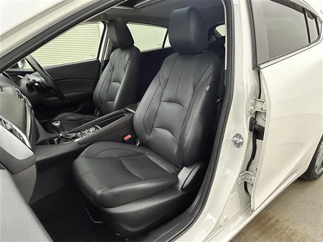 アクセラスポーツ ＸＤ　Ｌパッケージ　サンルーフ　ＢＯＳＥサウンド　純正ナビ　バックカメラ　レーダークルーズコントロール　衝突軽減ブレーキシステム　ＬＥＤヘッドライト　ビルトインＥＴＣ　シートヒーター　パドルシフト　ステアリングヒーター（11枚目）