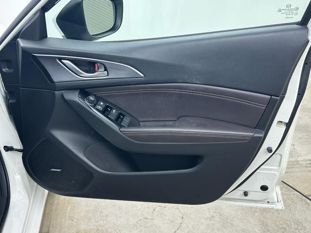 アクセラスポーツ ＸＤ　Ｌパッケージ　サンルーフ　ＢＯＳＥサウンド　純正ナビ　バックカメラ　レーダークルーズコントロール　衝突軽減ブレーキシステム　ＬＥＤヘッドライト　ビルトインＥＴＣ　シートヒーター　パドルシフト　ステアリングヒーター（50枚目）