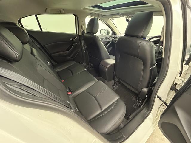 アクセラスポーツ ＸＤ　Ｌパッケージ　サンルーフ　ＢＯＳＥサウンド　純正ナビ　バックカメラ　レーダークルーズコントロール　衝突軽減ブレーキシステム　ＬＥＤヘッドライト　ビルトインＥＴＣ　シートヒーター　パドルシフト　ステアリングヒーター（53枚目）