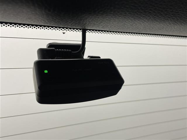 オデッセイ アブソルート・２０ｔｈアニバーサリー　フリップダウンモニター　全方位カメラ　両側パワースライドドア　純正ナビ　衝突軽減ブレーキ　ビルトインＥＴＣ　ＬＥＤヘッドライト　ドライブレコーダー　パーキングアシスト　レーダークルーズコントロール（7枚目）