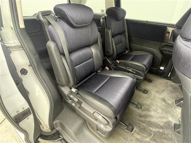 オデッセイ アブソルート・２０ｔｈアニバーサリー　フリップダウンモニター　全方位カメラ　両側パワースライドドア　純正ナビ　衝突軽減ブレーキ　ビルトインＥＴＣ　ＬＥＤヘッドライト　ドライブレコーダー　パーキングアシスト　レーダークルーズコントロール（9枚目）