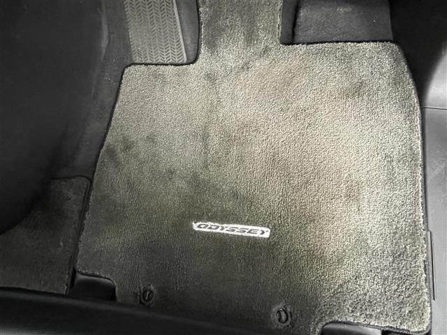 オデッセイ アブソルート・２０ｔｈアニバーサリー　フリップダウンモニター　全方位カメラ　両側パワースライドドア　純正ナビ　衝突軽減ブレーキ　ビルトインＥＴＣ　ＬＥＤヘッドライト　ドライブレコーダー　パーキングアシスト　レーダークルーズコントロール（32枚目）