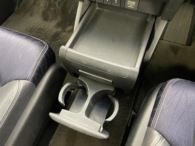 オデッセイ アブソルート・２０ｔｈアニバーサリー　フリップダウンモニター　全方位カメラ　両側パワースライドドア　純正ナビ　衝突軽減ブレーキ　ビルトインＥＴＣ　ＬＥＤヘッドライト　ドライブレコーダー　パーキングアシスト　レーダークルーズコントロール（44枚目）