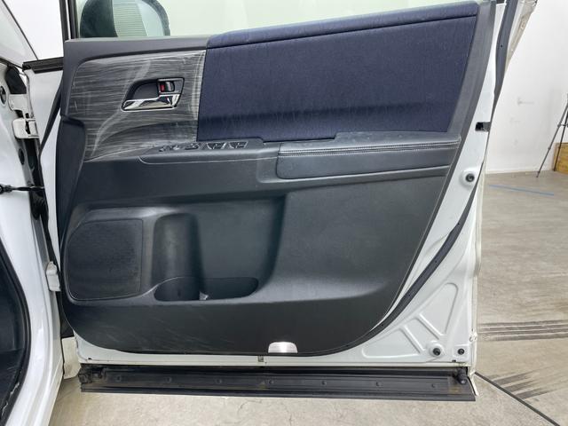 オデッセイ アブソルート・２０ｔｈアニバーサリー　フリップダウンモニター　全方位カメラ　両側パワースライドドア　純正ナビ　衝突軽減ブレーキ　ビルトインＥＴＣ　ＬＥＤヘッドライト　ドライブレコーダー　パーキングアシスト　レーダークルーズコントロール（50枚目）