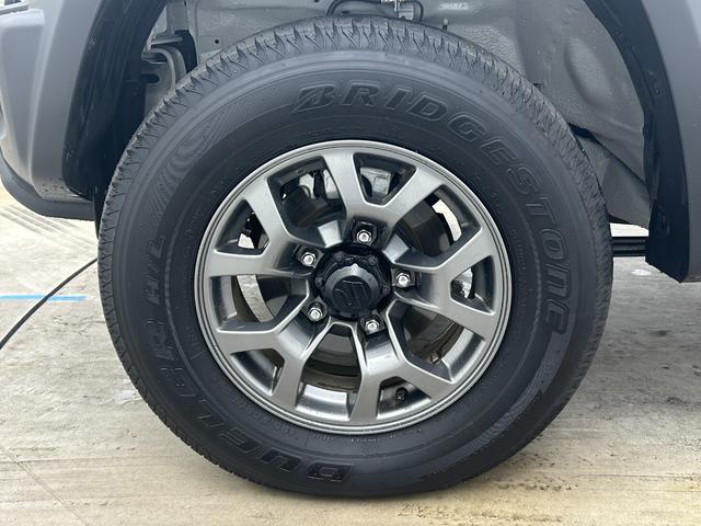 ジムニーノマド ＦＣ　９インチナビ　バックカメラ　スズキセーフティーサポート　シートヒーター　前後ドライブレコーダー　ＥＴＣ　ＬＥＤヘッドライト　フォグライト　ヘッドライトウォッシャー　ヒーテッドドアミラー　フロアマット（76枚目）