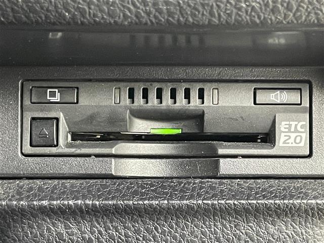 ノア Ｓｉ　純正１０インチナビ　１２．１インチフリップダウンモニター　両側電動スライド　ＥＴＣ２．０　ＬＥＤヘッドライト　バックカメラ　クルーズコントロール　オートハイビーム　スマートキー　アイドリングストップ（7枚目）