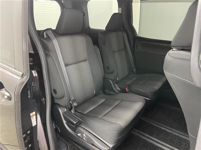 ノア Ｓｉ　純正１０インチナビ　１２．１インチフリップダウンモニター　両側電動スライド　ＥＴＣ２．０　ＬＥＤヘッドライト　バックカメラ　クルーズコントロール　オートハイビーム　スマートキー　アイドリングストップ（9枚目）