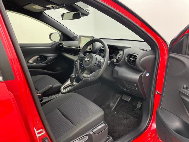 ヤリス ハイブリッドＺ　ディスプレイオーディオ　レーダークルーズコントロール　ビルトインＥＴＣ　シートヒーター　ＬＥＤヘッドライト　バックカメラ　ドライブレコーダー　コーナーセンサー　オートハイビーム　アイドリングストップ（51枚目）