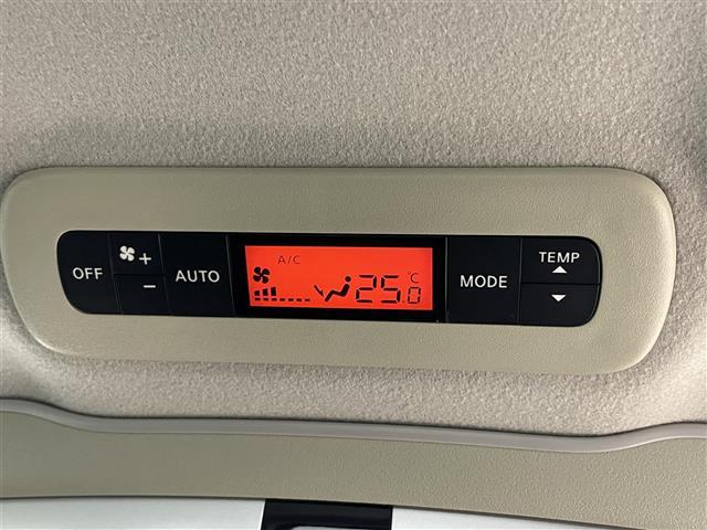 エルグランド ２５０ハイウェイスターアーバンクロム　社外ナビ　１０．２型フリップダウンモニター　両側電動スライドドア　ＨＩＤヘッドライト　バックカメラ　フルセグ　Ｂｌｕｅｔｏｏｔｈ　コーナーセンサー　スマートキー　ＣＤ／ＤＶＤ再生　純正アルミホイール（7枚目）