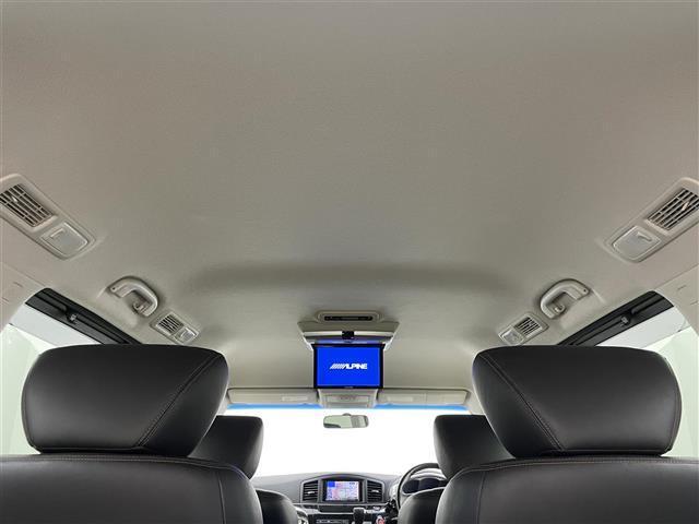 エルグランド ２５０ハイウェイスターアーバンクロム　社外ナビ　１０．２型フリップダウンモニター　両側電動スライドドア　ＨＩＤヘッドライト　バックカメラ　フルセグ　Ｂｌｕｅｔｏｏｔｈ　コーナーセンサー　スマートキー　ＣＤ／ＤＶＤ再生　純正アルミホイール（13枚目）