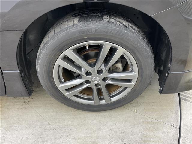 エルグランド ２５０ハイウェイスターアーバンクロム　社外ナビ　１０．２型フリップダウンモニター　両側電動スライドドア　ＨＩＤヘッドライト　バックカメラ　フルセグ　Ｂｌｕｅｔｏｏｔｈ　コーナーセンサー　スマートキー　ＣＤ／ＤＶＤ再生　純正アルミホイール（15枚目）