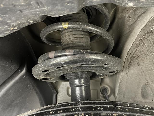 エルグランド ２５０ハイウェイスターアーバンクロム　社外ナビ　１０．２型フリップダウンモニター　両側電動スライドドア　ＨＩＤヘッドライト　バックカメラ　フルセグ　Ｂｌｕｅｔｏｏｔｈ　コーナーセンサー　スマートキー　ＣＤ／ＤＶＤ再生　純正アルミホイール（22枚目）