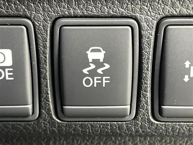 エルグランド ２５０ハイウェイスターアーバンクロム　社外ナビ　１０．２型フリップダウンモニター　両側電動スライドドア　ＨＩＤヘッドライト　バックカメラ　フルセグ　Ｂｌｕｅｔｏｏｔｈ　コーナーセンサー　スマートキー　ＣＤ／ＤＶＤ再生　純正アルミホイール（26枚目）