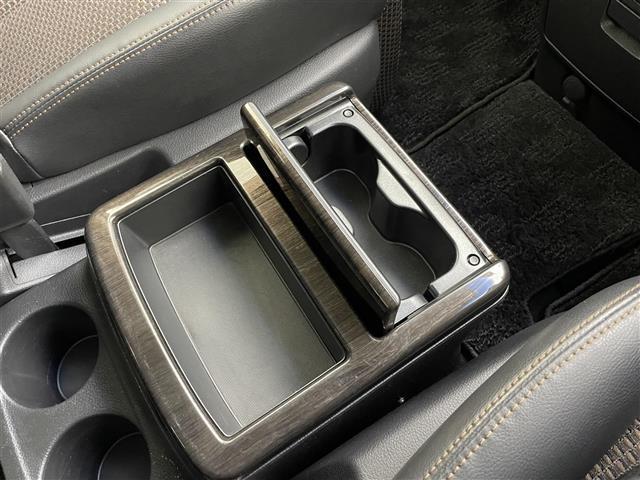 エルグランド ２５０ハイウェイスターアーバンクロム　社外ナビ　１０．２型フリップダウンモニター　両側電動スライドドア　ＨＩＤヘッドライト　バックカメラ　フルセグ　Ｂｌｕｅｔｏｏｔｈ　コーナーセンサー　スマートキー　ＣＤ／ＤＶＤ再生　純正アルミホイール（30枚目）