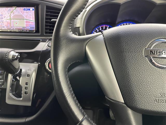 エルグランド ２５０ハイウェイスターアーバンクロム　社外ナビ　１０．２型フリップダウンモニター　両側電動スライドドア　ＨＩＤヘッドライト　バックカメラ　フルセグ　Ｂｌｕｅｔｏｏｔｈ　コーナーセンサー　スマートキー　ＣＤ／ＤＶＤ再生　純正アルミホイール（36枚目）