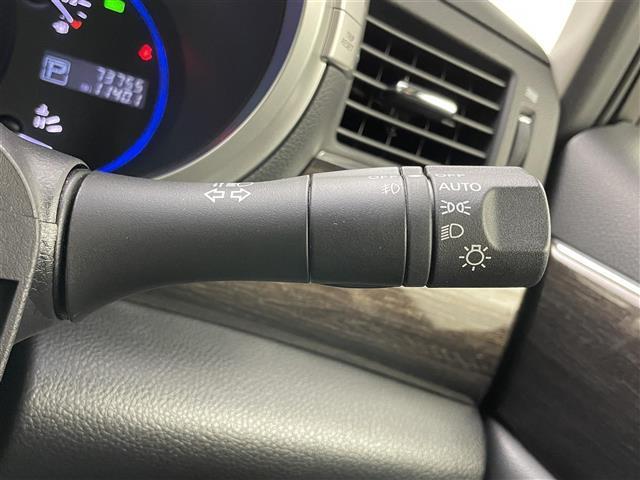 エルグランド ２５０ハイウェイスターアーバンクロム　社外ナビ　１０．２型フリップダウンモニター　両側電動スライドドア　ＨＩＤヘッドライト　バックカメラ　フルセグ　Ｂｌｕｅｔｏｏｔｈ　コーナーセンサー　スマートキー　ＣＤ／ＤＶＤ再生　純正アルミホイール（39枚目）