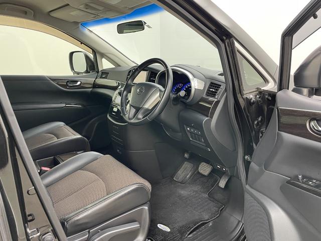 エルグランド ２５０ハイウェイスターアーバンクロム　社外ナビ　１０．２型フリップダウンモニター　両側電動スライドドア　ＨＩＤヘッドライト　バックカメラ　フルセグ　Ｂｌｕｅｔｏｏｔｈ　コーナーセンサー　スマートキー　ＣＤ／ＤＶＤ再生　純正アルミホイール（51枚目）