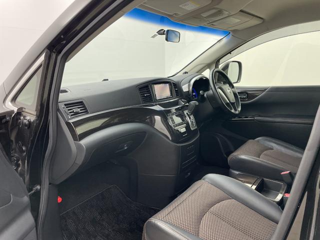 エルグランド ２５０ハイウェイスターアーバンクロム　社外ナビ　１０．２型フリップダウンモニター　両側電動スライドドア　ＨＩＤヘッドライト　バックカメラ　フルセグ　Ｂｌｕｅｔｏｏｔｈ　コーナーセンサー　スマートキー　ＣＤ／ＤＶＤ再生　純正アルミホイール（52枚目）