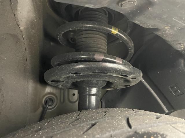 エルグランド ２５０ハイウェイスターアーバンクロム　社外ナビ　１０．２型フリップダウンモニター　両側電動スライドドア　ＨＩＤヘッドライト　バックカメラ　フルセグ　Ｂｌｕｅｔｏｏｔｈ　コーナーセンサー　スマートキー　ＣＤ／ＤＶＤ再生　純正アルミホイール（77枚目）