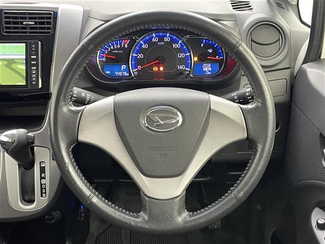 ムーヴ カスタム　Ｘ　ＶＳスマートセレクションＳＡ　ナビ　衝突軽減ブレーキ　ＥＴＣ　フルセグＴＶ　プッシュスタート　スマートキー　ＣＤ／ＤＶＤ再生　アイドリングストップ　ミュージックプレーヤー接続　純正フロアマット　純正アルミホイール　オートライト（7枚目）