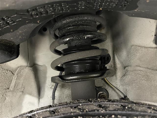 ムーヴ カスタム　Ｘ　ＶＳスマートセレクションＳＡ　ナビ　衝突軽減ブレーキ　ＥＴＣ　フルセグＴＶ　プッシュスタート　スマートキー　ＣＤ／ＤＶＤ再生　アイドリングストップ　ミュージックプレーヤー接続　純正フロアマット　純正アルミホイール　オートライト（22枚目）