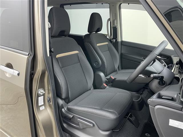 セレナ ｅ－パワー　ハイウェイスターＶ　プロパイロット　オートステップ　ワイヤレス充電　１２．３型ディスプレイオーディオ　両側電動スライドドア　全方位カメラ　レーダークルーズコントロール　コーナーセンサー　ＬＥＤ　純正バイザー　ＥＴＣ２．０（8枚目）