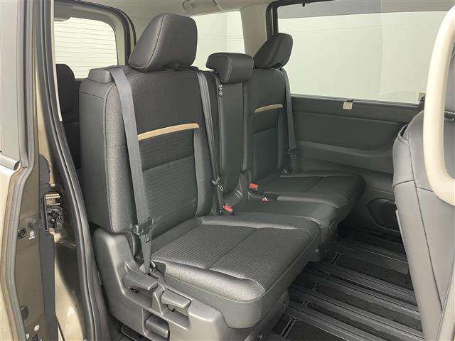 セレナ ｅ－パワー　ハイウェイスターＶ　プロパイロット　オートステップ　ワイヤレス充電　１２．３型ディスプレイオーディオ　両側電動スライドドア　全方位カメラ　レーダークルーズコントロール　コーナーセンサー　ＬＥＤ　純正バイザー　ＥＴＣ２．０（9枚目）