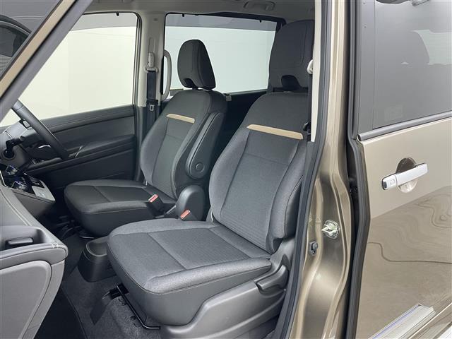 セレナ ｅ－パワー　ハイウェイスターＶ　プロパイロット　オートステップ　ワイヤレス充電　１２．３型ディスプレイオーディオ　両側電動スライドドア　全方位カメラ　レーダークルーズコントロール　コーナーセンサー　ＬＥＤ　純正バイザー　ＥＴＣ２．０（11枚目）