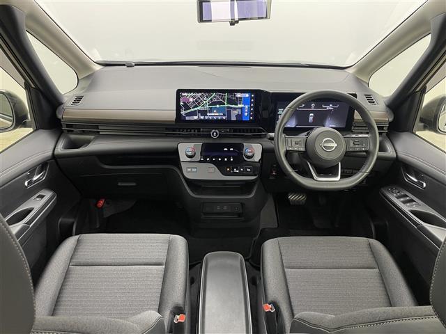 セレナ ｅ－パワー　ハイウェイスターＶ　プロパイロット　オートステップ　ワイヤレス充電　１２．３型ディスプレイオーディオ　両側電動スライドドア　全方位カメラ　レーダークルーズコントロール　コーナーセンサー　ＬＥＤ　純正バイザー　ＥＴＣ２．０（12枚目）