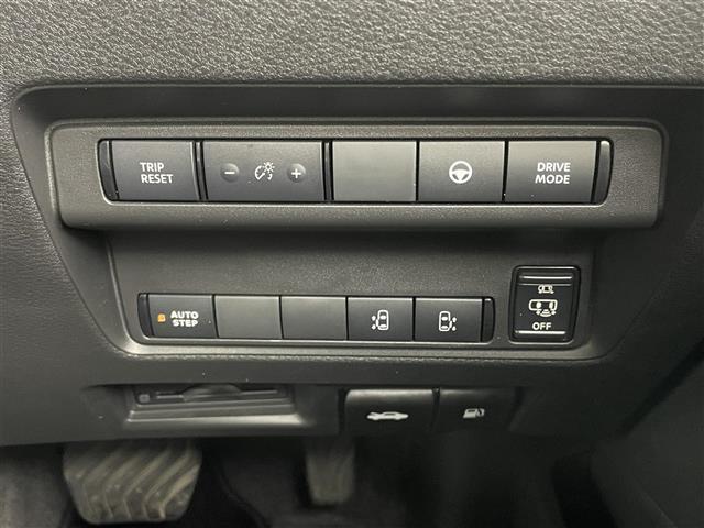 セレナ ｅ－パワー　ハイウェイスターＶ　プロパイロット　オートステップ　ワイヤレス充電　１２．３型ディスプレイオーディオ　両側電動スライドドア　全方位カメラ　レーダークルーズコントロール　コーナーセンサー　ＬＥＤ　純正バイザー　ＥＴＣ２．０（25枚目）