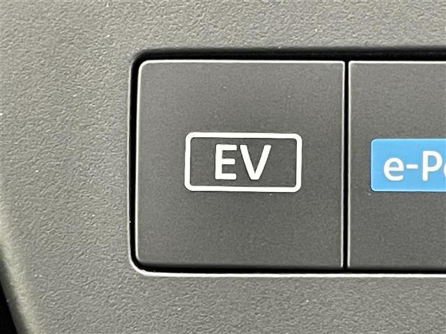 セレナ ｅ－パワー　ハイウェイスターＶ　プロパイロット　オートステップ　ワイヤレス充電　１２．３型ディスプレイオーディオ　両側電動スライドドア　全方位カメラ　レーダークルーズコントロール　コーナーセンサー　ＬＥＤ　純正バイザー　ＥＴＣ２．０（26枚目）