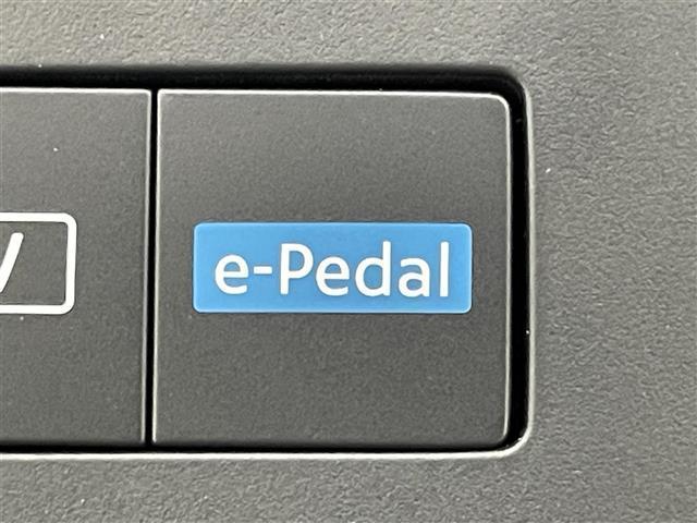 セレナ ｅ－パワー　ハイウェイスターＶ　プロパイロット　オートステップ　ワイヤレス充電　１２．３型ディスプレイオーディオ　両側電動スライドドア　全方位カメラ　レーダークルーズコントロール　コーナーセンサー　ＬＥＤ　純正バイザー　ＥＴＣ２．０（27枚目）